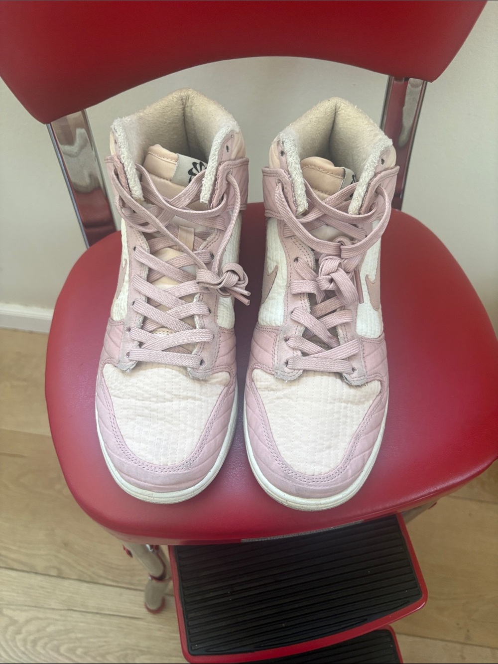 Women’s High-Top Sneakers in Light Pink size 9